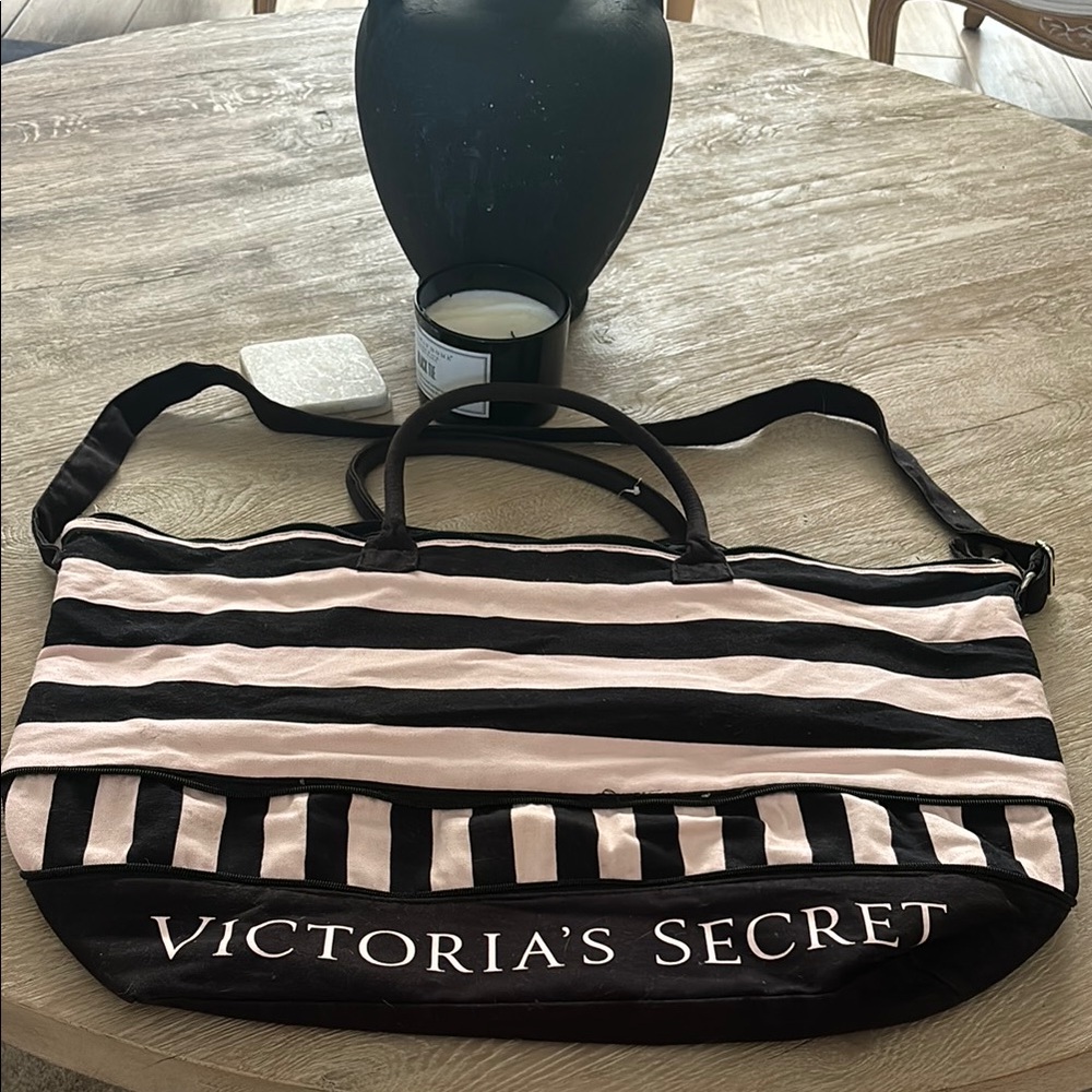 Victoria's Secret Black and Pink Tote Bag expandable bag!